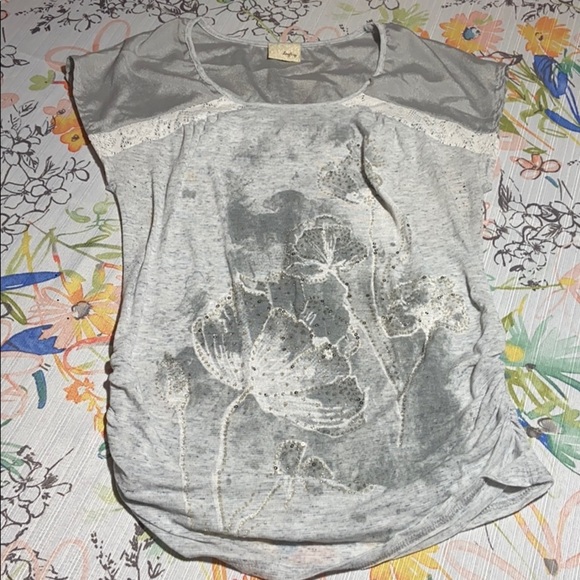 (2) For $10!!! Buckle Daytrip Top - Picture 1 of 5